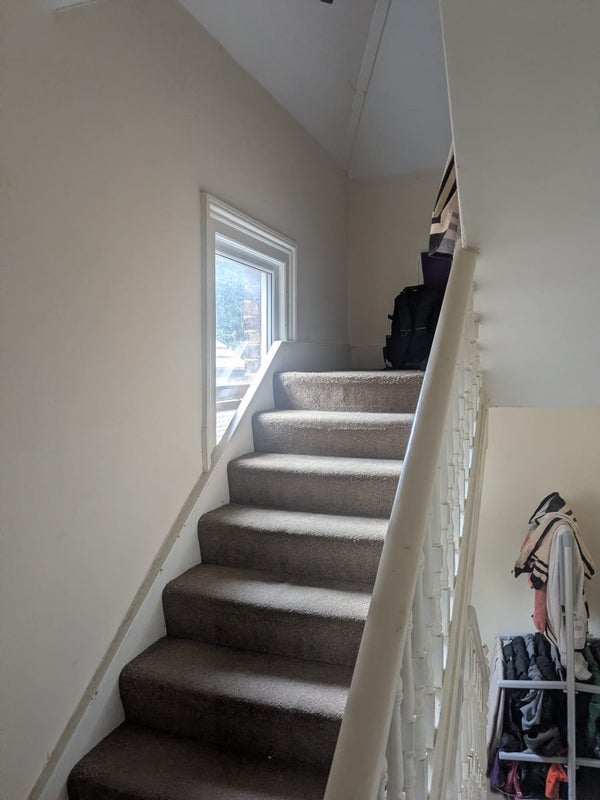 Room Amblecote Road in Greater London