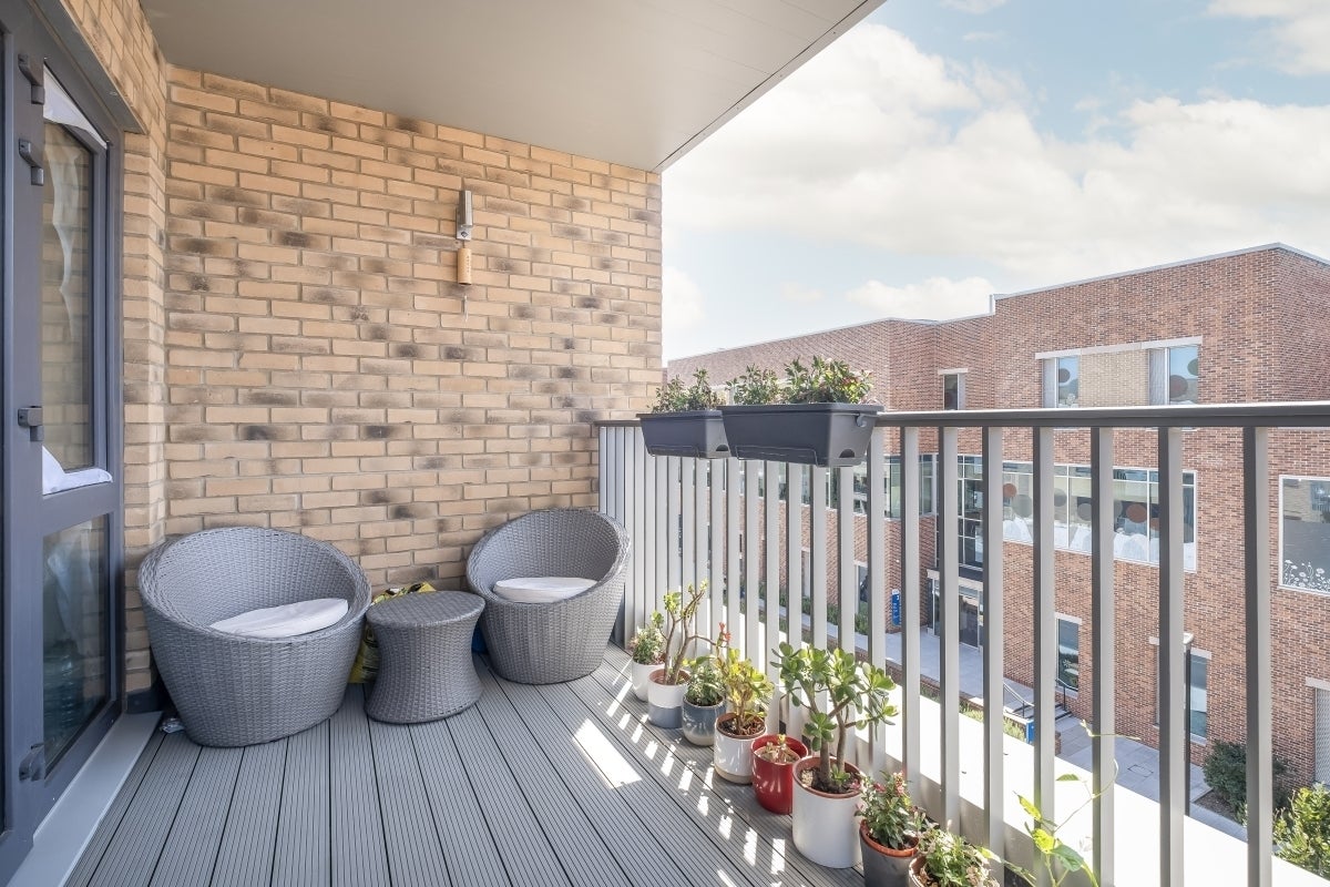 Flat Springfield Drive in Greater London