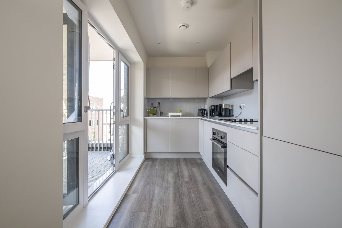 Flat Springfield Drive in Greater London
