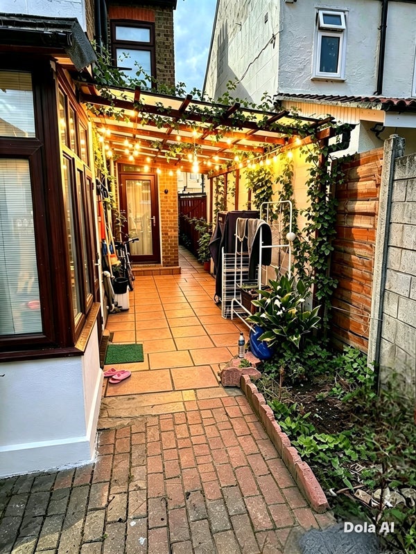 Room Broughton Road in Greater London