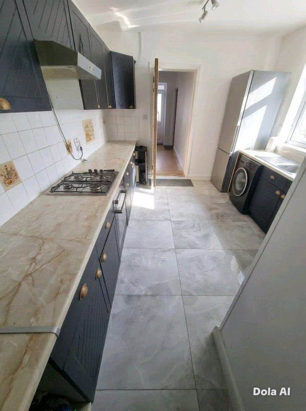 Room Broughton Road in Greater London