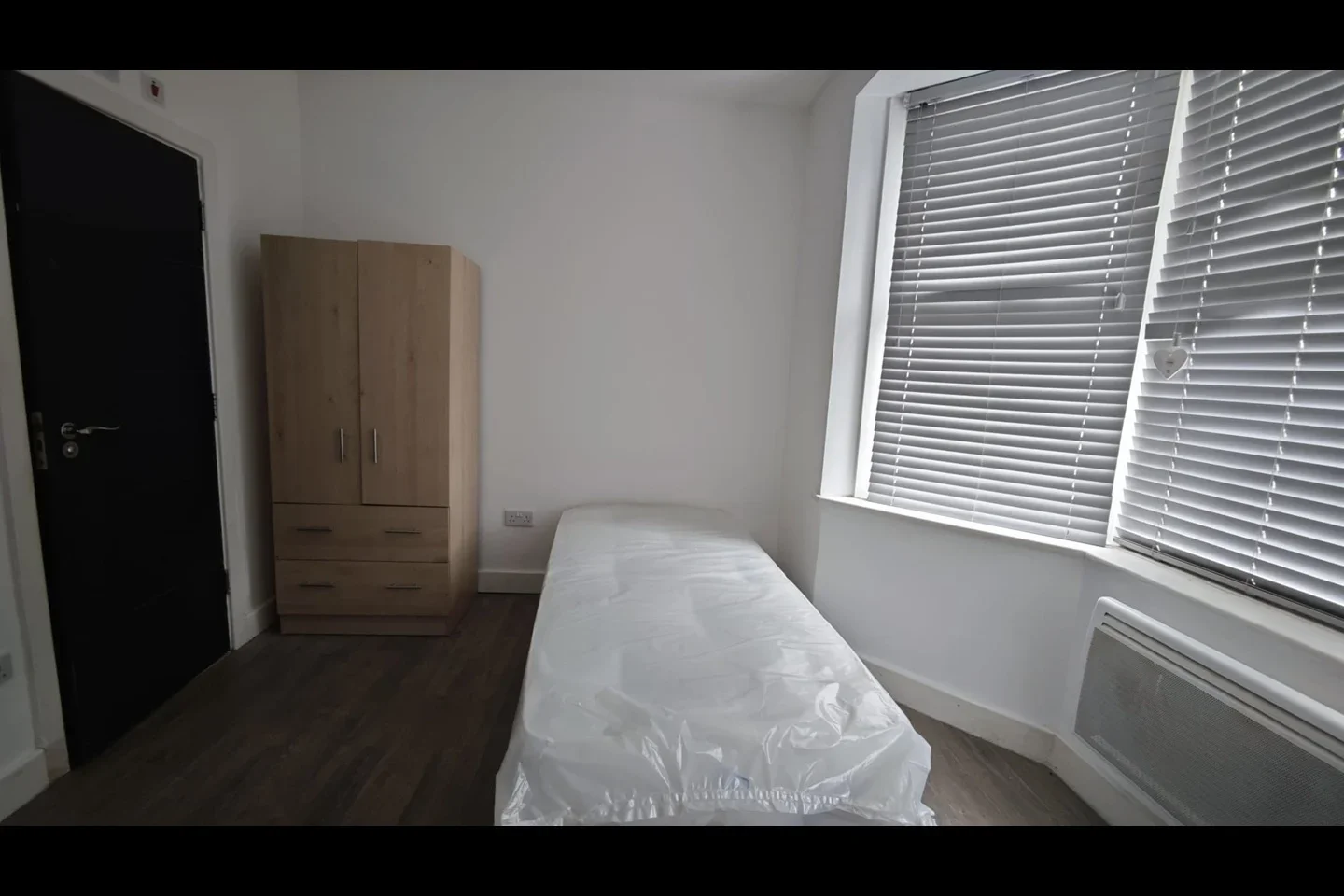 Flat Tachbrook Road in Greater London