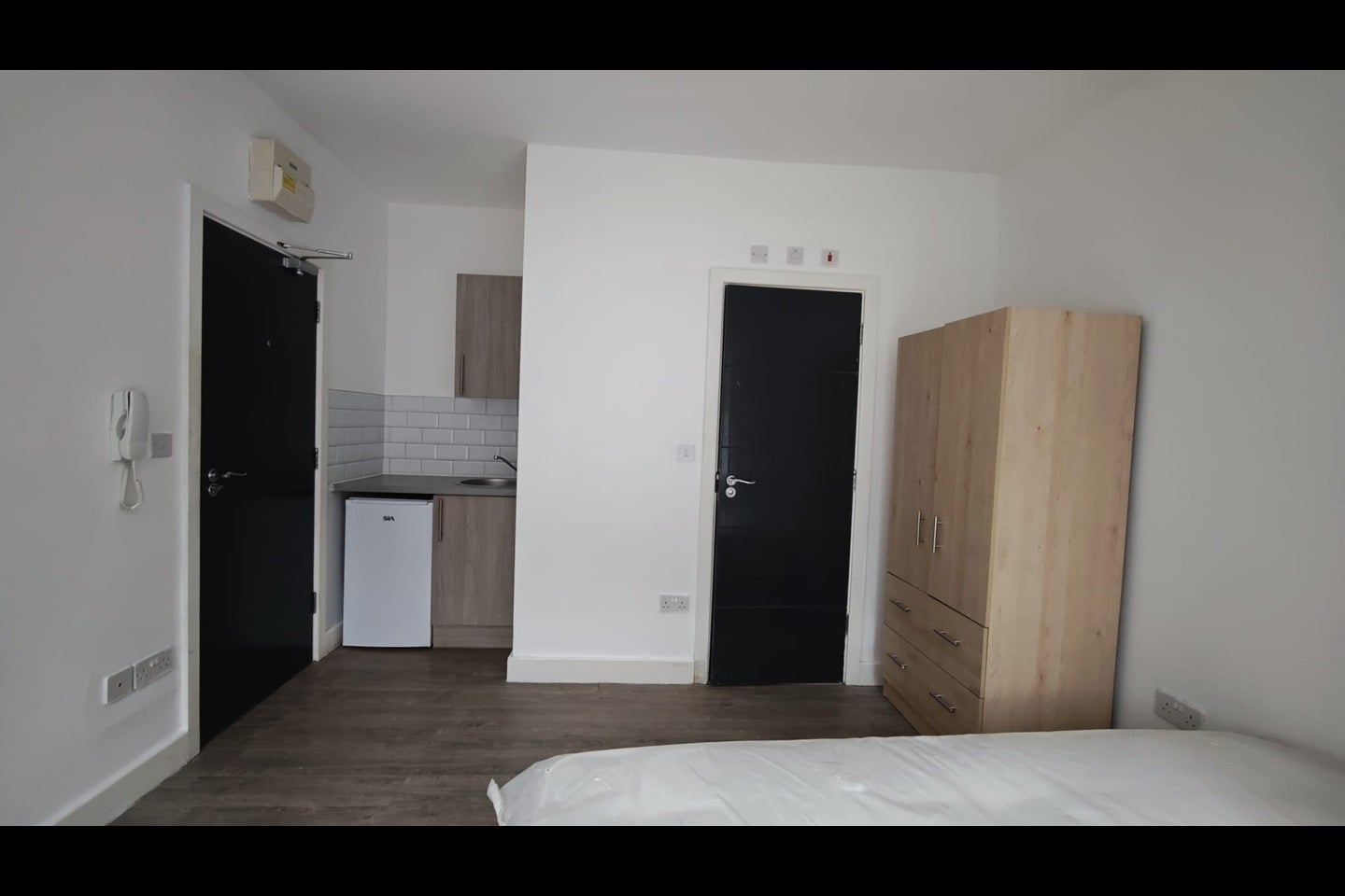 Flat Tachbrook Road in Greater London