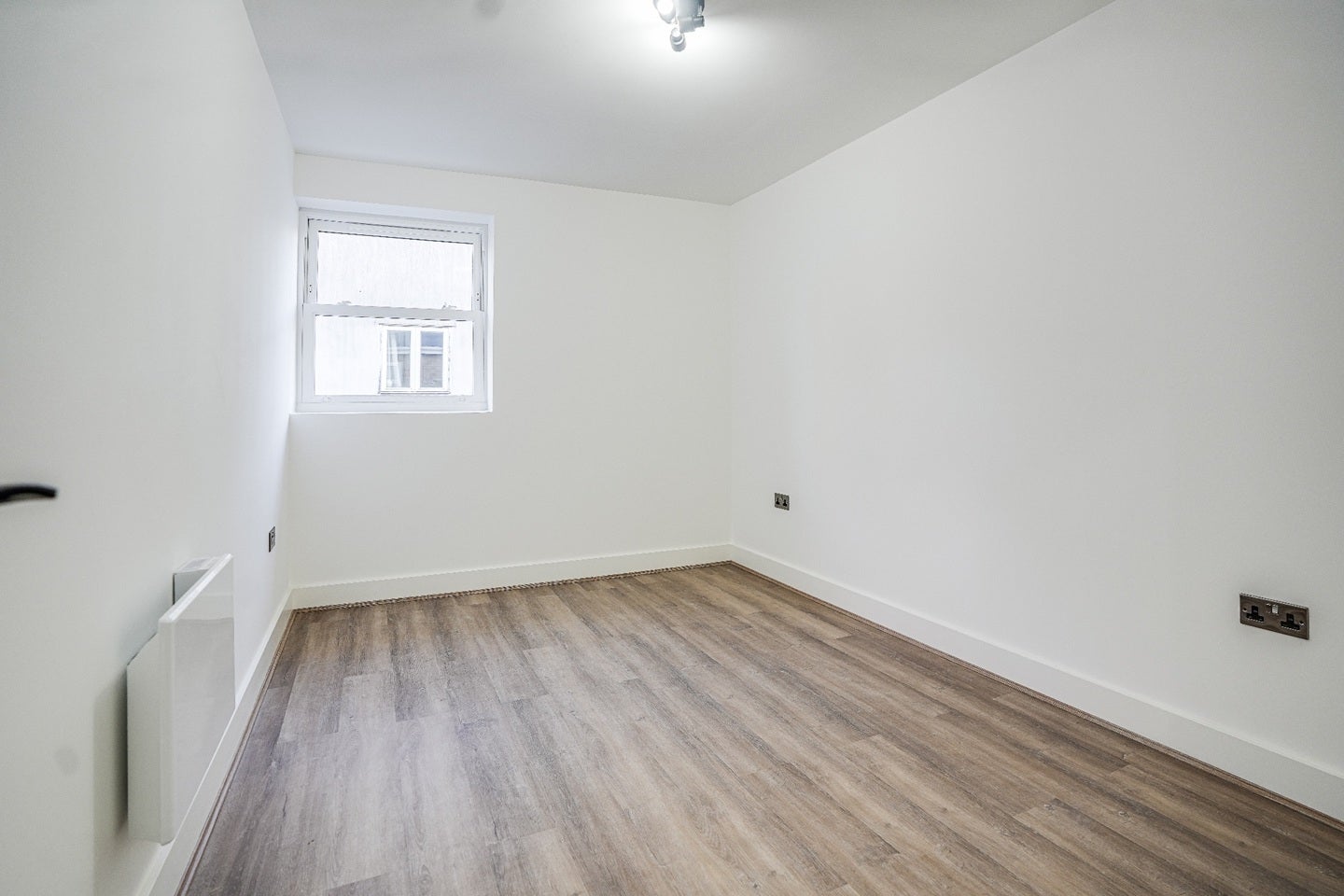 Flat Ladywell Street in Greater London
