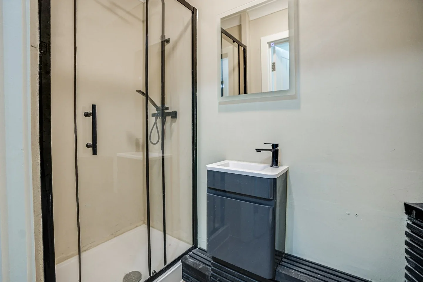 Flat Ladywell Street in Greater London