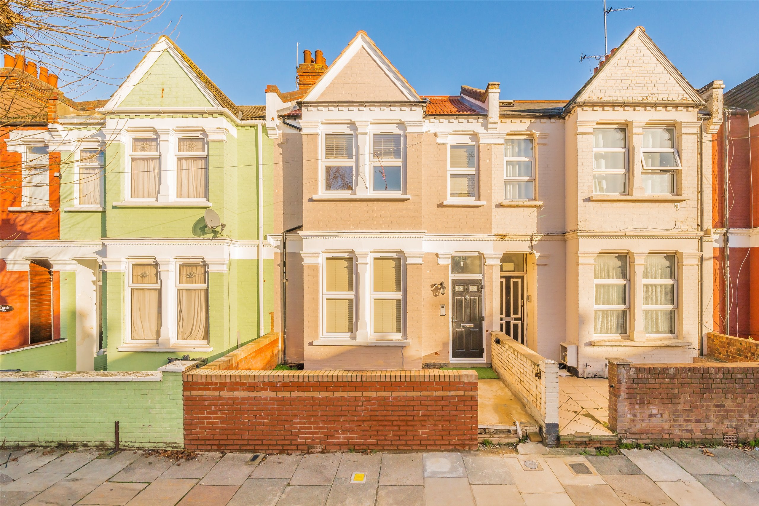 House Larch Road in Greater London
