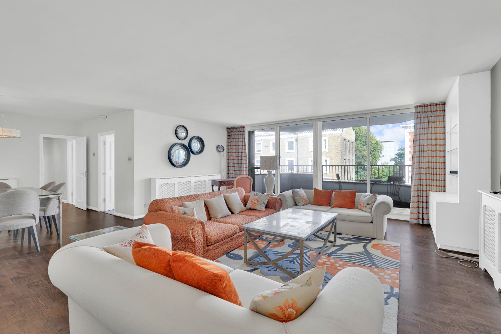 Flat Cheyne Walk in Greater London