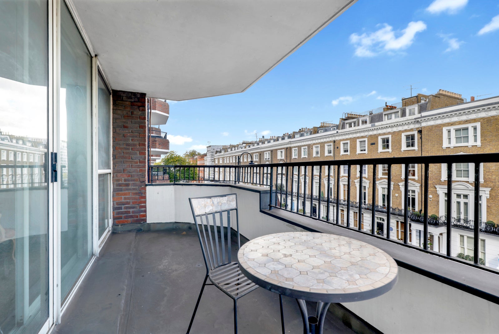 Flat Cheyne Walk in Greater London