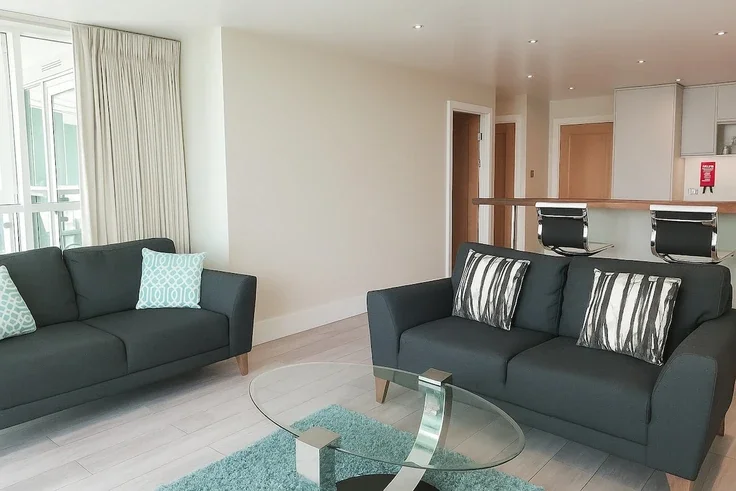 Flat Nine Elms Lane in Greater London
