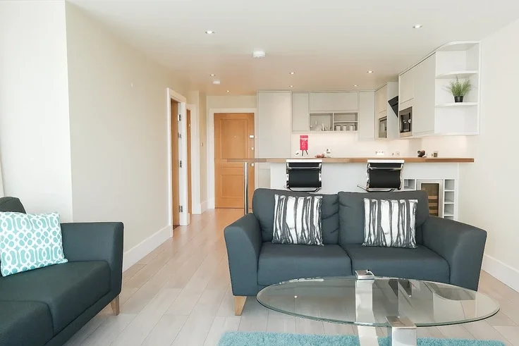 Flat Nine Elms Lane in Greater London