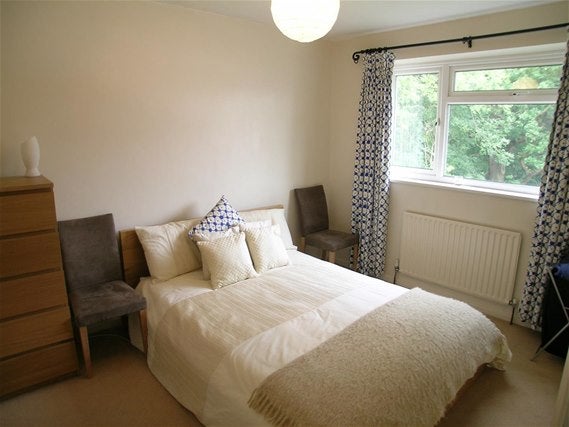 Flat Oakenshaw Close in Greater London