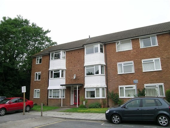 Flat Oakenshaw Close in Greater London
