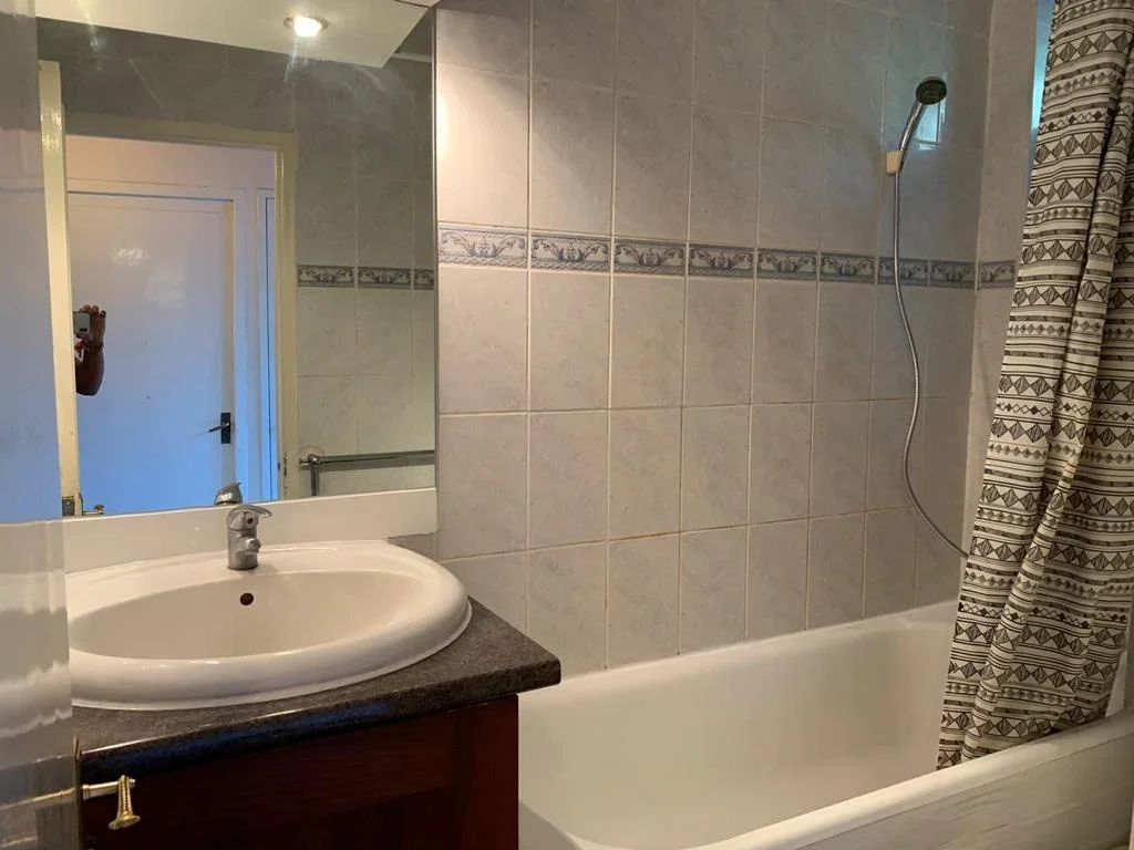 Room Carlisle Close in Greater London