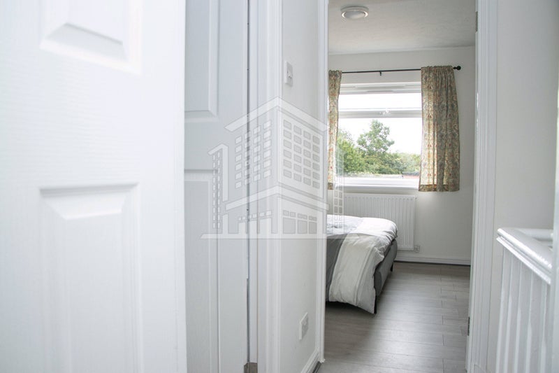 Room Arden Close in Greater London