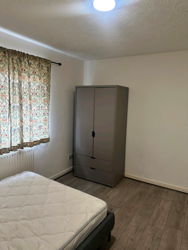 Room Arden Close in Greater London