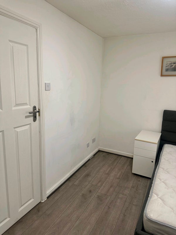 Room Arden Close in Greater London