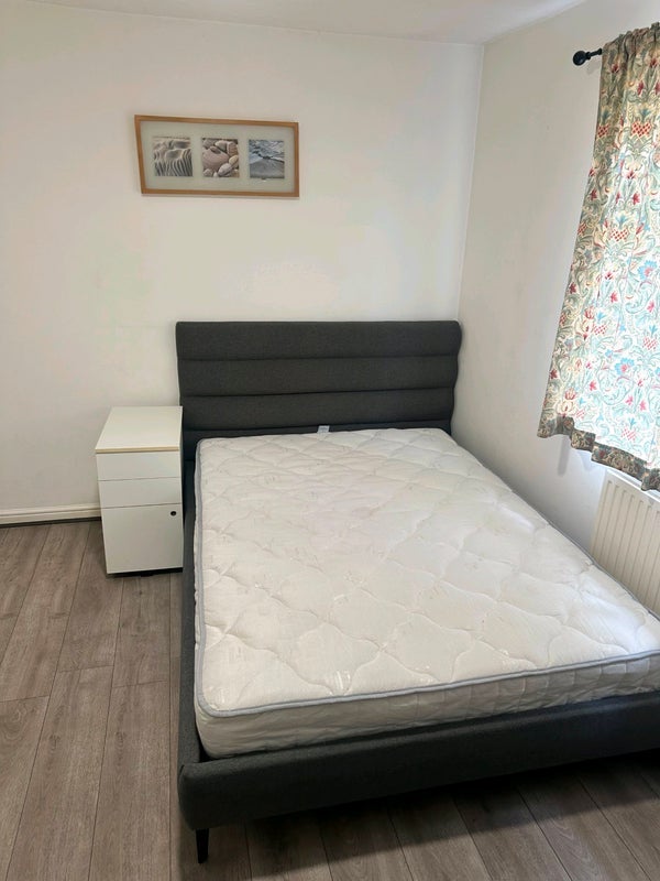 Room Arden Close in Greater London
