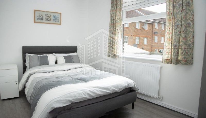 Room Arden Close in Greater London
