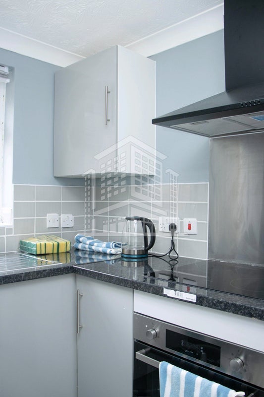 Room Arden Close in Greater London