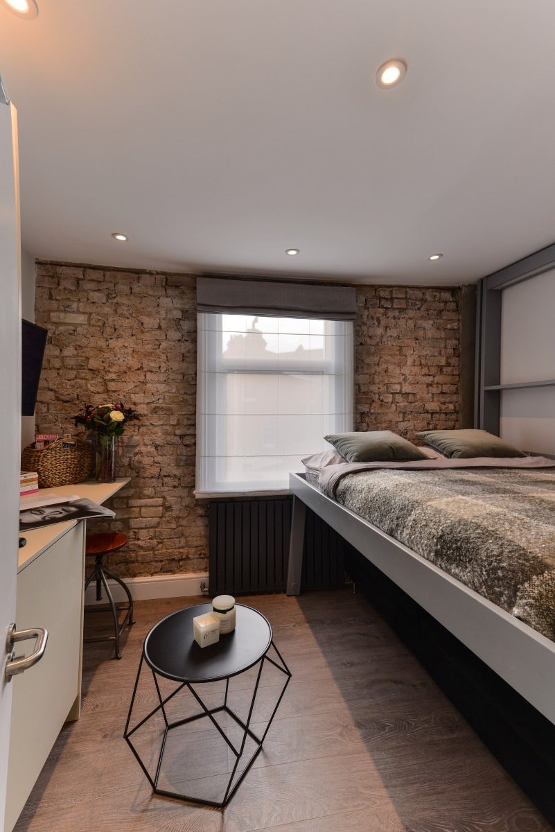 Flat Kingdon Road in London