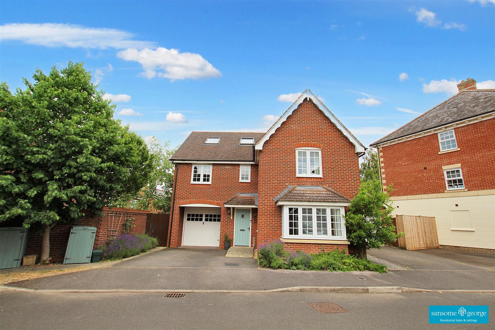 House Woodthorne Close in Purley on Thames