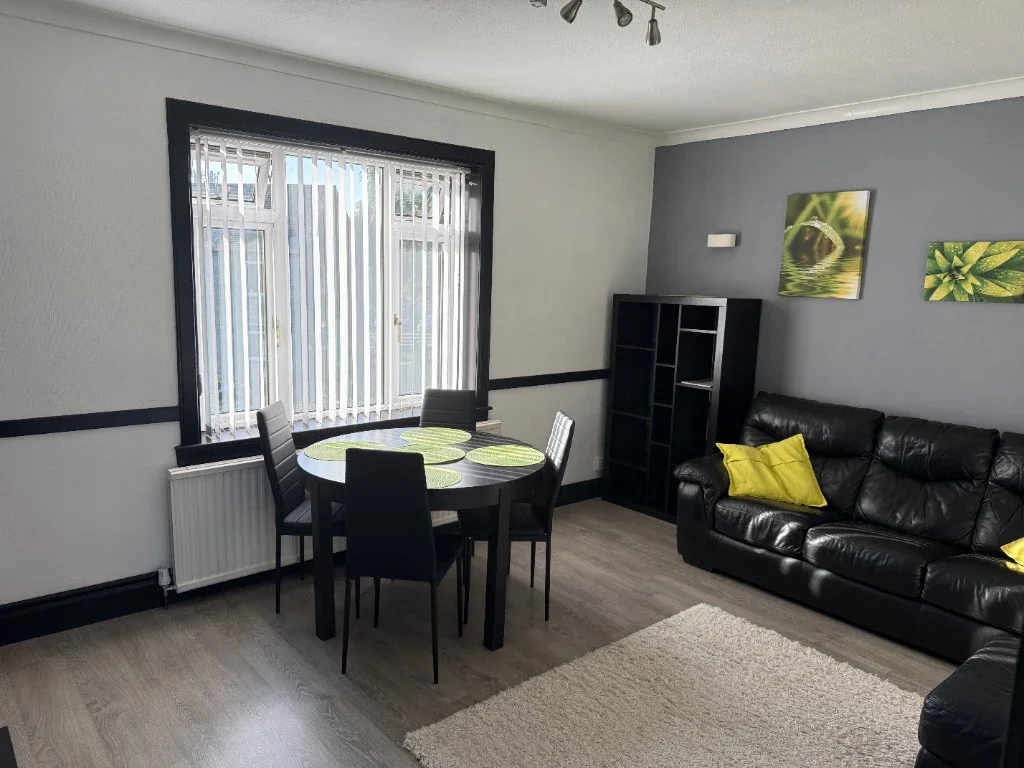 Flat Carrick Knowe Hill in City of Edinburgh