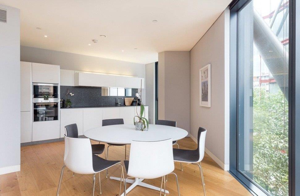 Flat Holland Street in Greater London