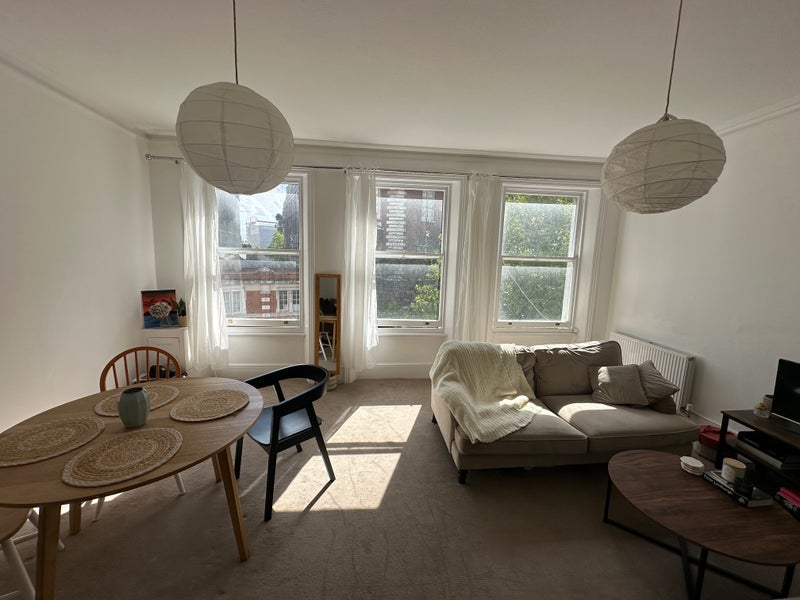 Room Blythe Road in Greater London