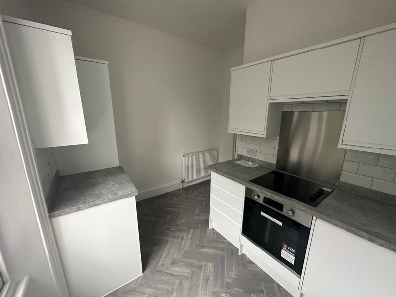 Room Blythe Road in Greater London