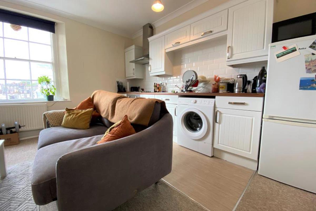 Flat Southleigh Road in Bristol