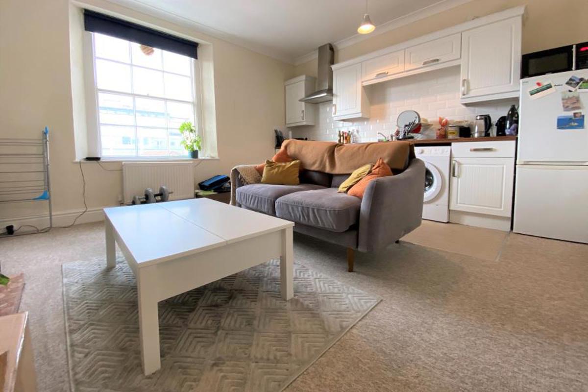Flat Southleigh Road in Bristol