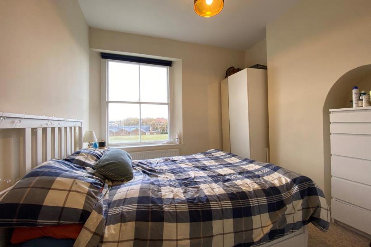Flat Southleigh Road in Bristol