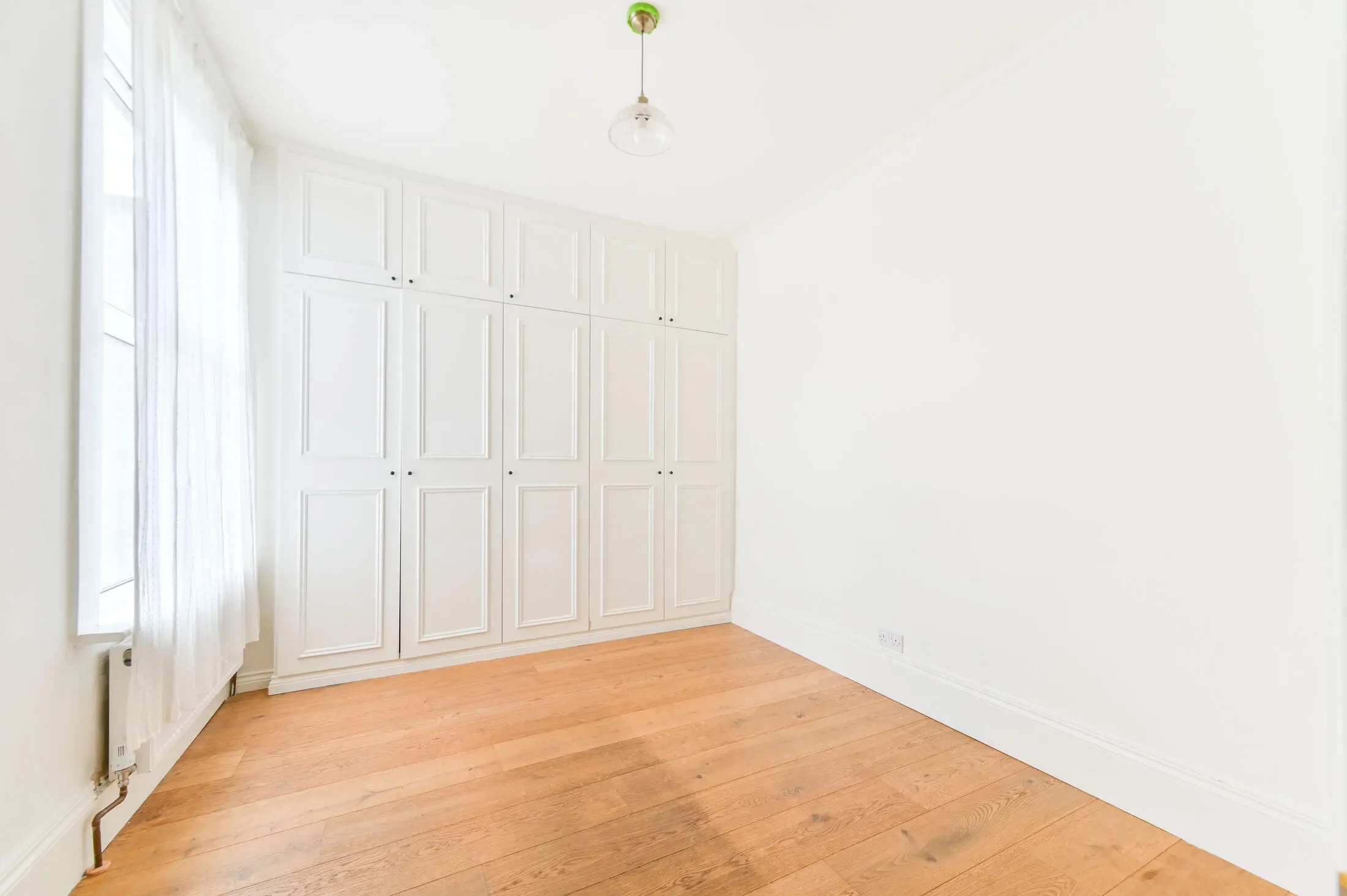 Flat Lennon Road in Greater London