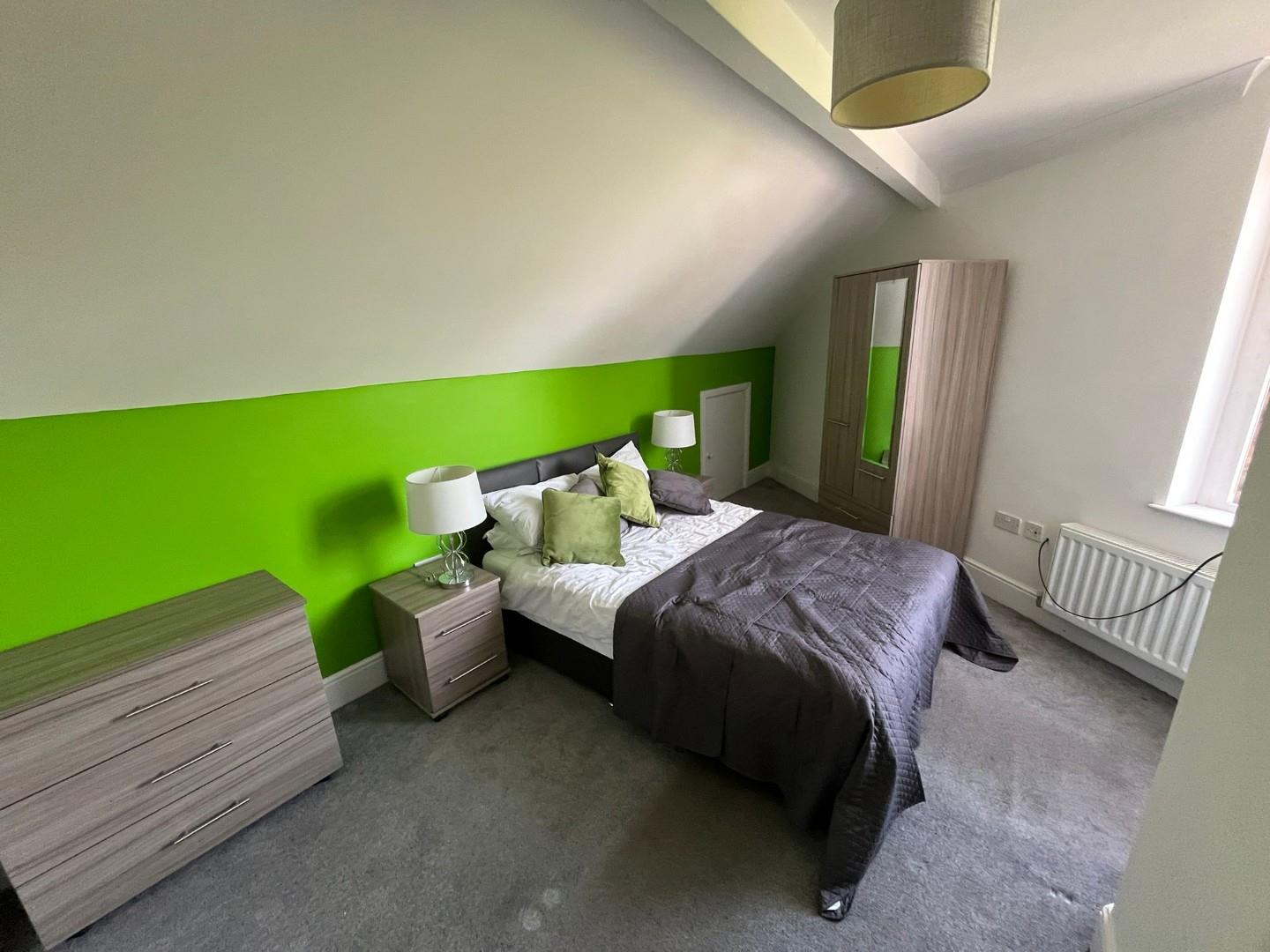 Room Bradford Road in Bradford