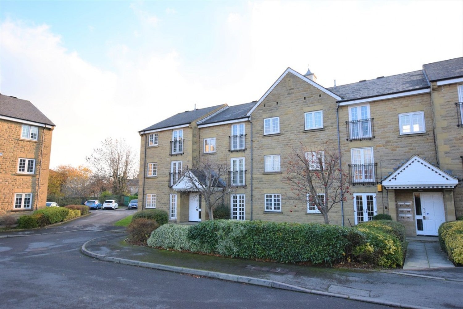 Flat Greenhead Court in Kirklees