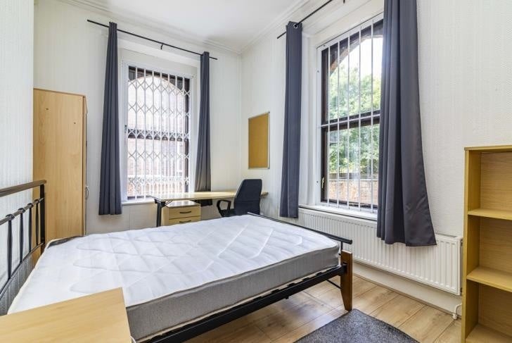 Room Forest Road West in Nottingham