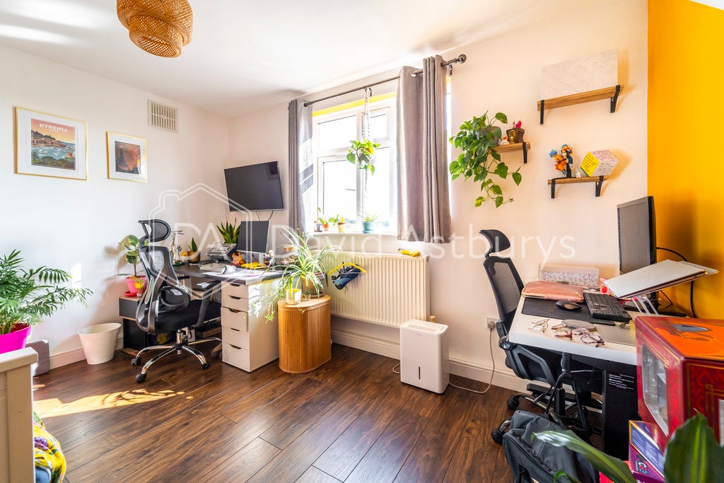 Flat Parkhurst Road in Greater London