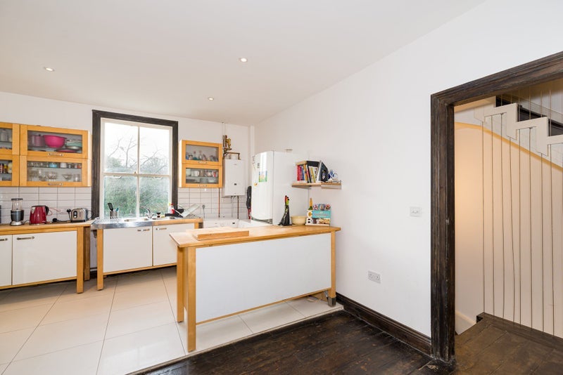 Room Geoffrey Road in Greater London