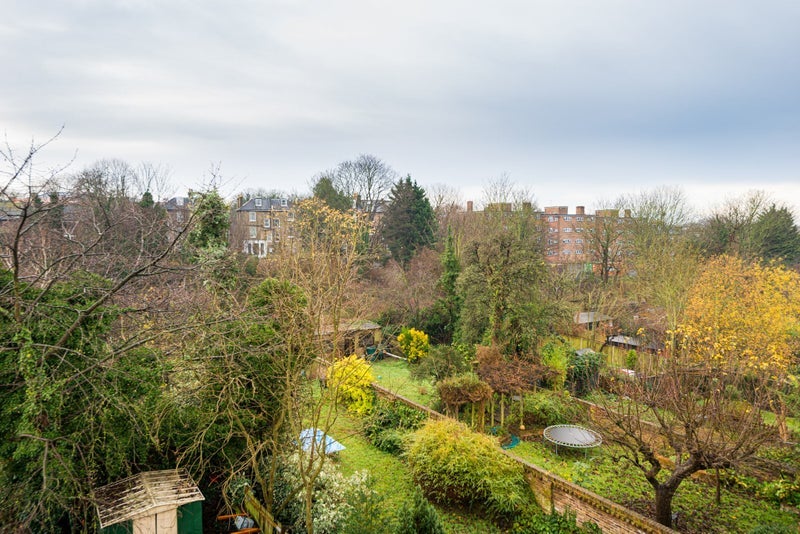 Room Geoffrey Road in Greater London