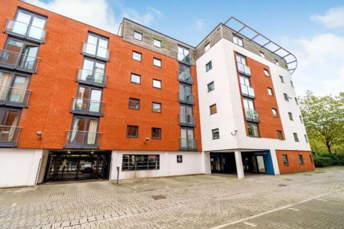 Flat Canute Road in Southampton