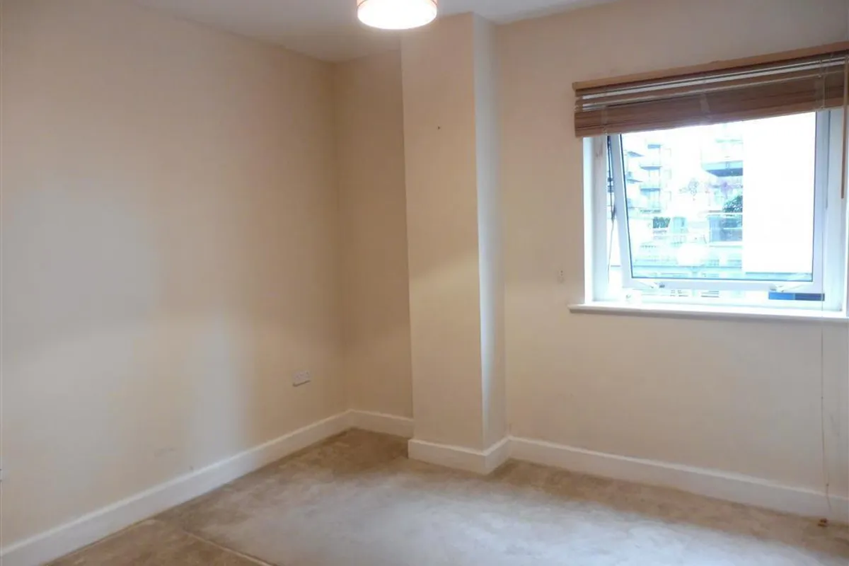 Flat Canute Road in Southampton