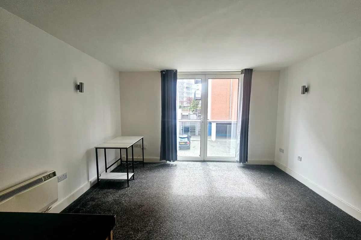 Flat Canute Road in Southampton