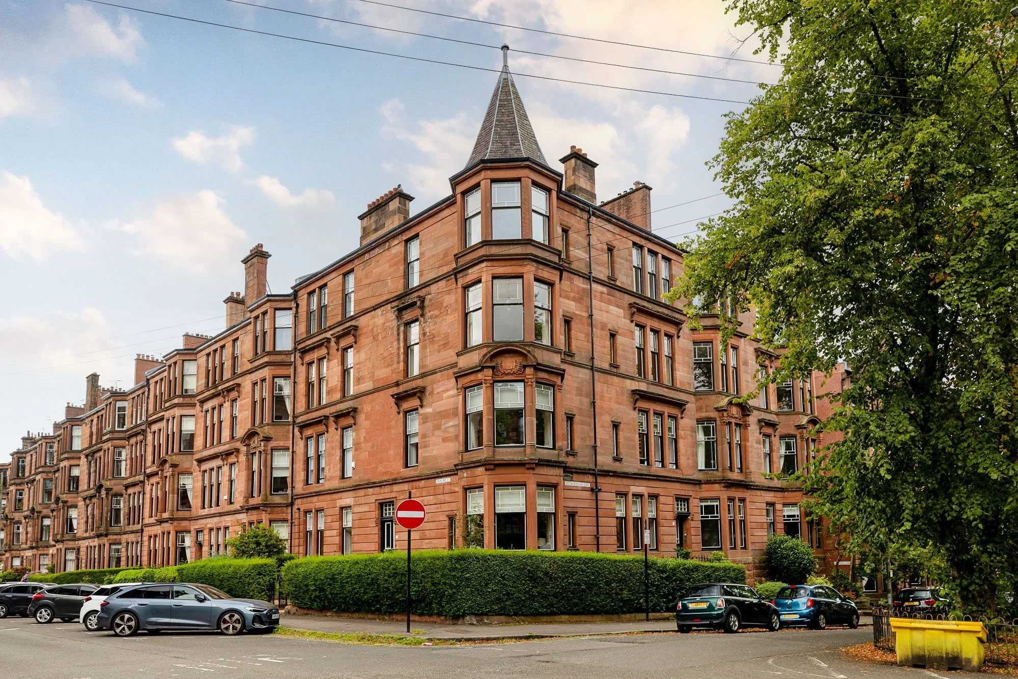 Flat Queensborough Gardens in Glasgow