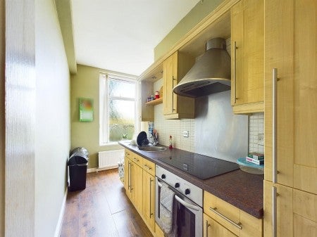 Flat Cottingley Road in Bradford