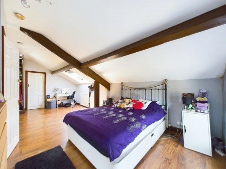 Flat Cottingley Road in Bradford