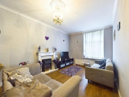 Flat Cottingley Road in Bradford