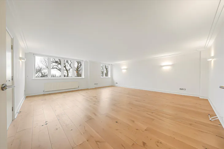 Flat Netherhall Gardens in Greater London