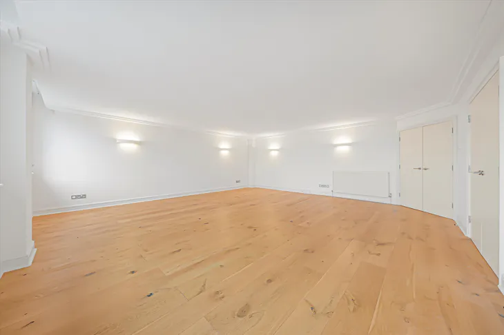Flat Netherhall Gardens in Greater London