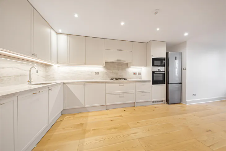 Flat Netherhall Gardens in Greater London