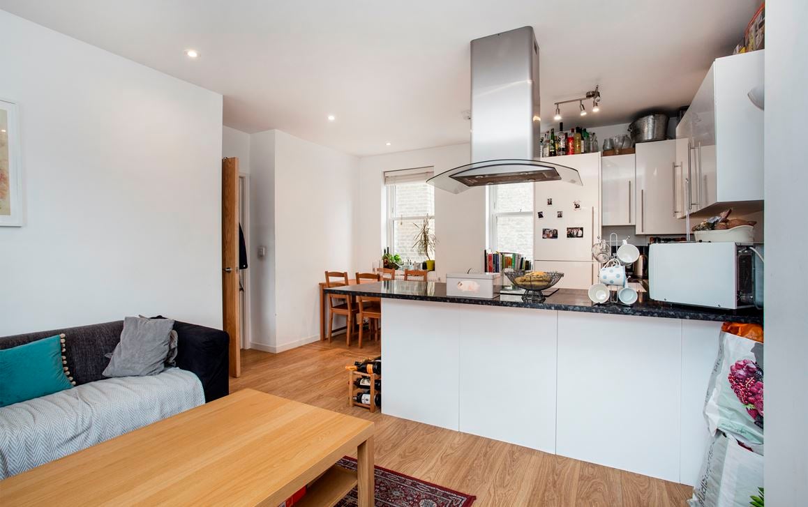 Flat Rushcroft Road in Greater London